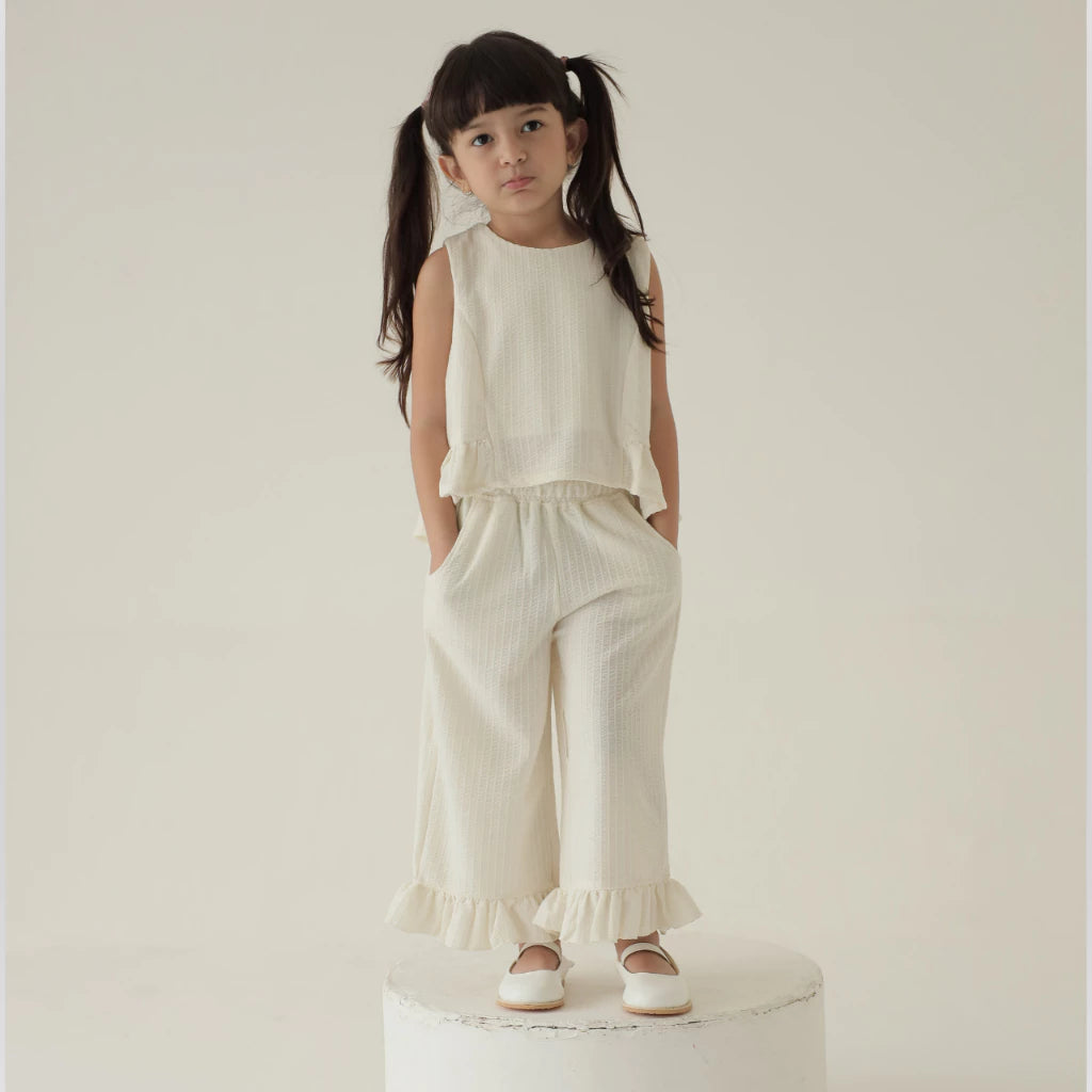 Cool, Fashionable Korean Style Girls' Outfit