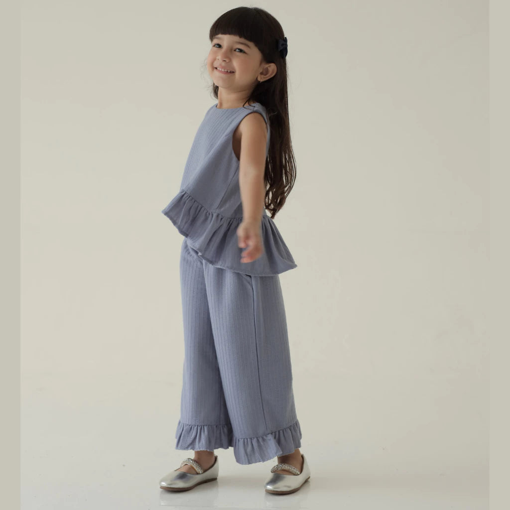 Cool, Fashionable Korean Style Girls' Outfit