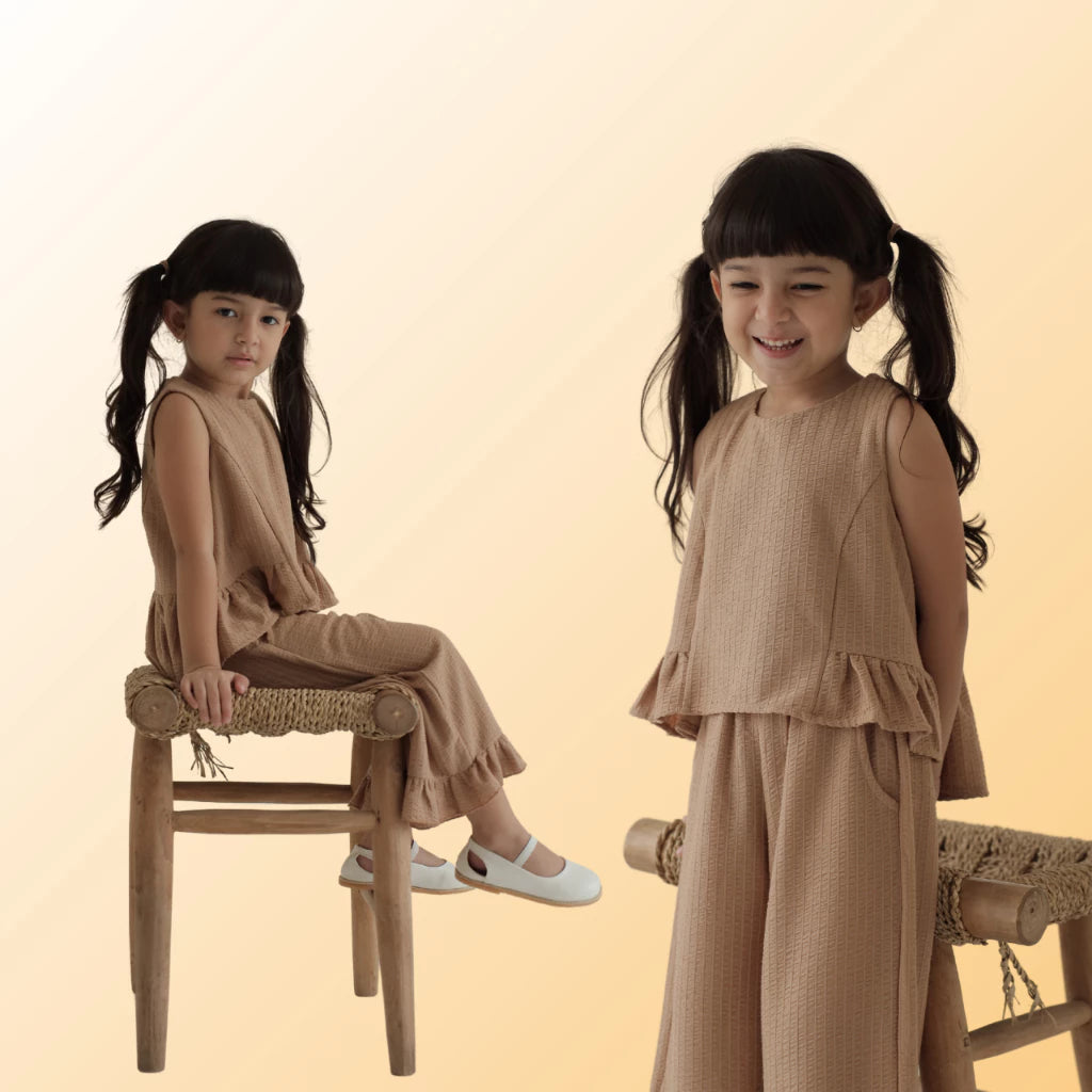 Cool, Fashionable Korean Style Girls' Outfit